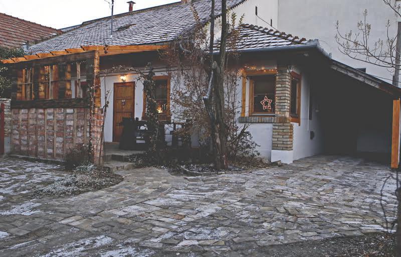 Folk In Old Town Lejlighed Kecskemét Eksteriør billede